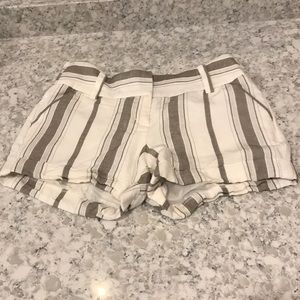 Size 00 Midi Midrise shorts. Grey/White. Express